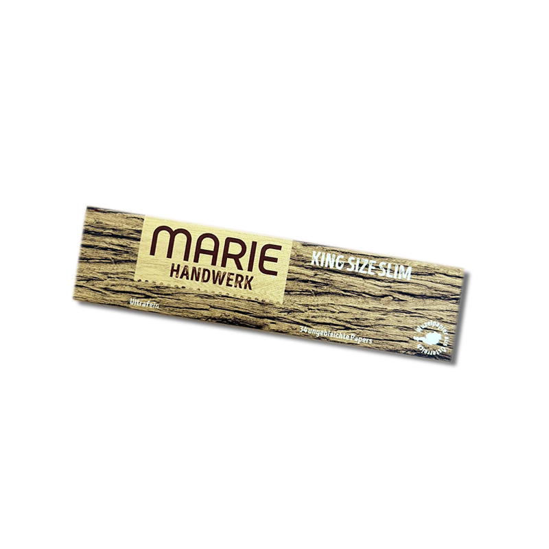 Papes von der Marke MARIE in der Größe King Size Slim. Die Verpackung ist aus Papier und hat eine natürliche Holzoptik.