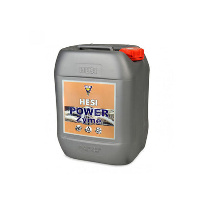 Pflanzenhilfsmittel PowerZyme von der Marke Hesi in einem grauen zehn Liter Kunststoffbehälter mit Etikett und orangenem Deckel vor einem einfarbigen, weißen Hintergrund.