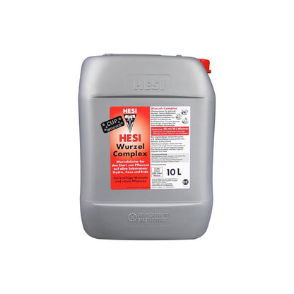 Pflanzenhilfsmittel Wurzel Complex von der Marke Hesi in einem grauen zehn Liter Kunststoffbehälter mit rotem Etikett und rotem Deckel vor einem einfarbigen, weißen Hintergrund.