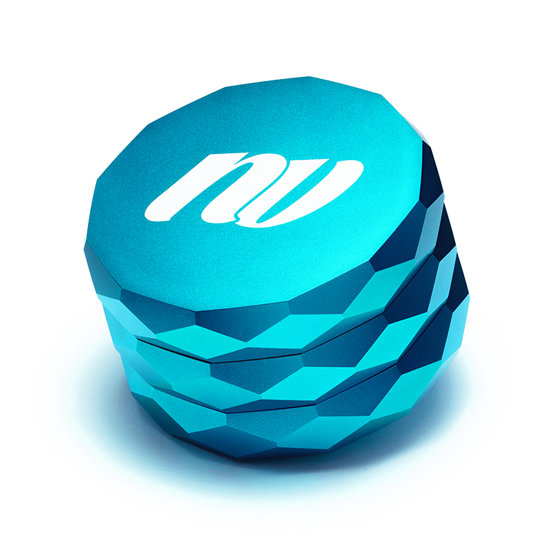 NV Grinder Pyramid Magnet in der Farbe Sky Blue